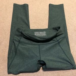 Outdoor voices warmup legging sz S color Hunter